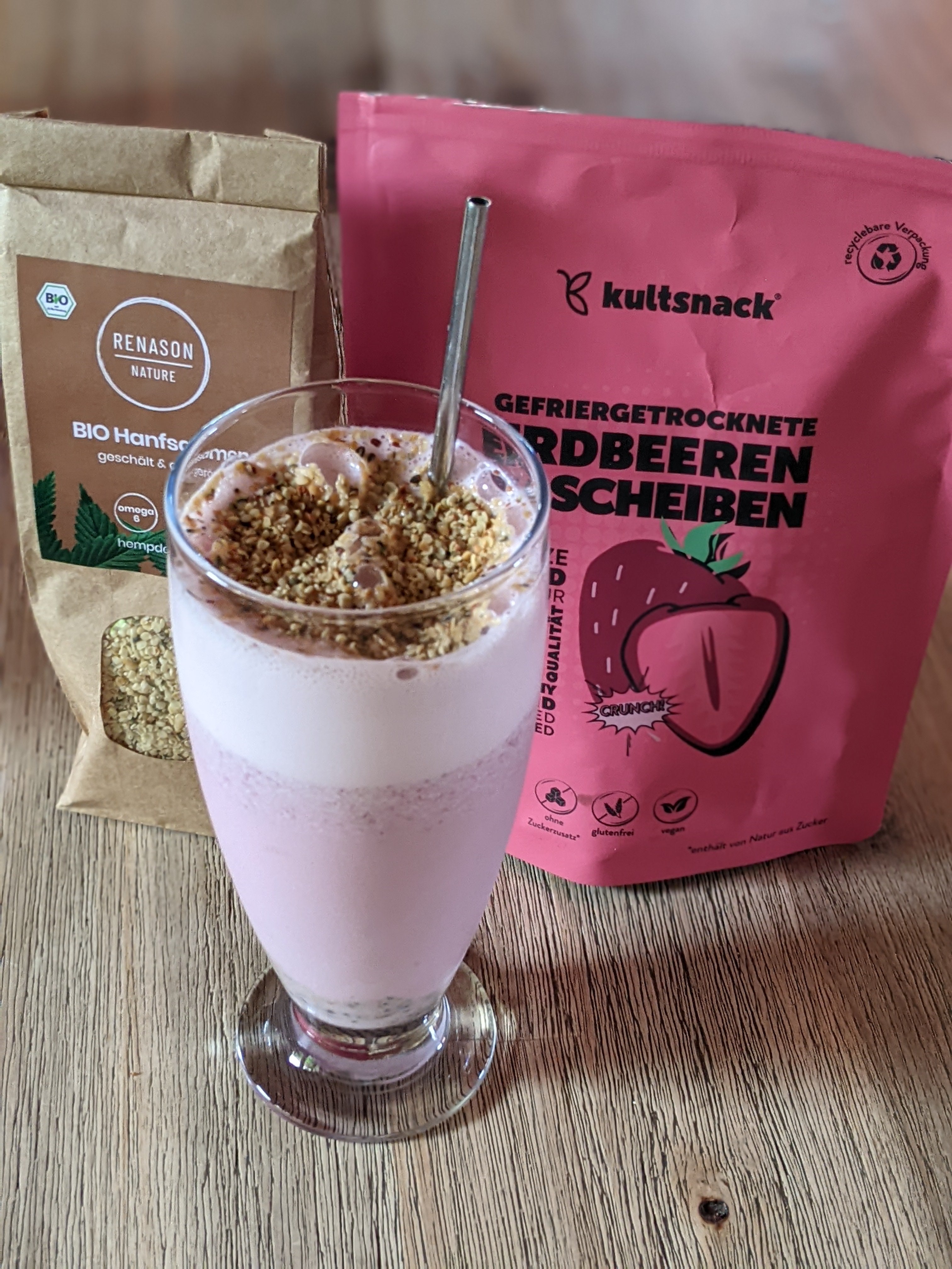 Erdbeer-Milchshake Mit RENASON® NATURE BIO Hanfsamen Geschält & Geröst ...